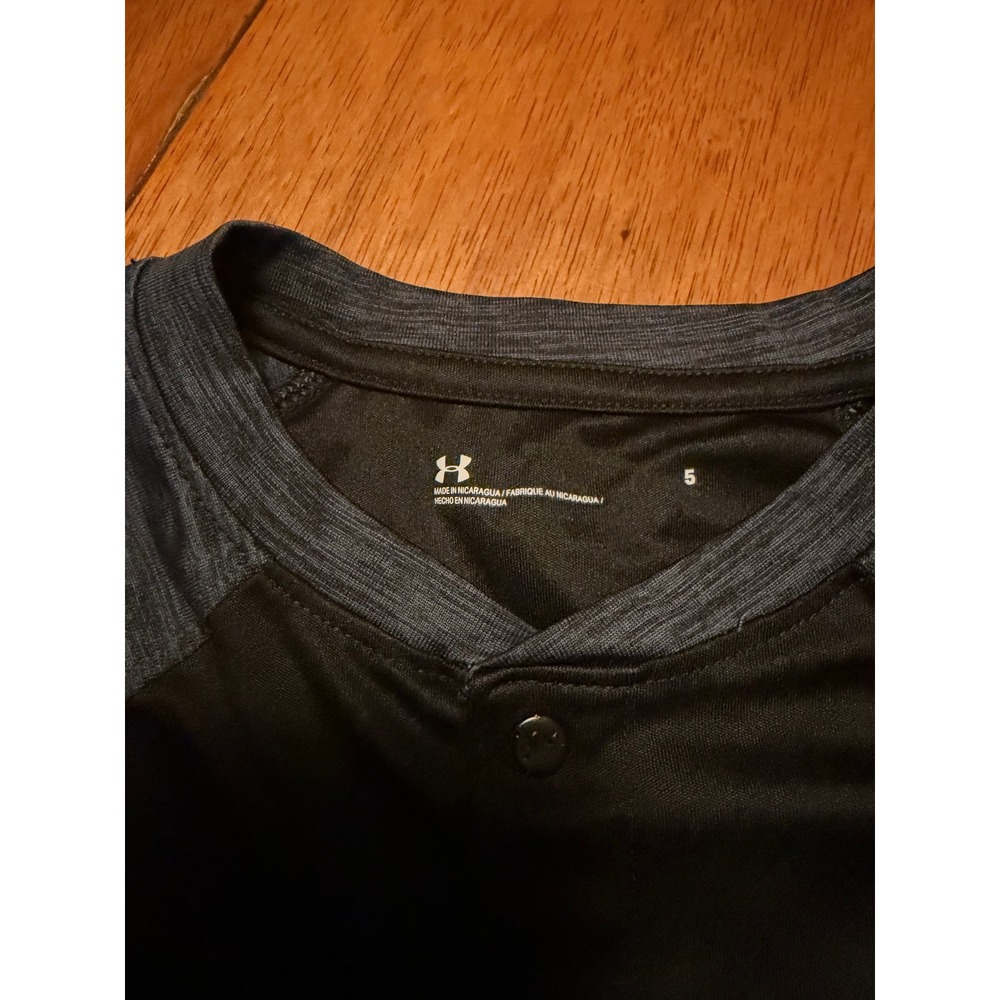 Kids Under Armour Henley and Carhartt Pocket T-Shirt Bundle Size 5 Green Black - Picture 3 of 9